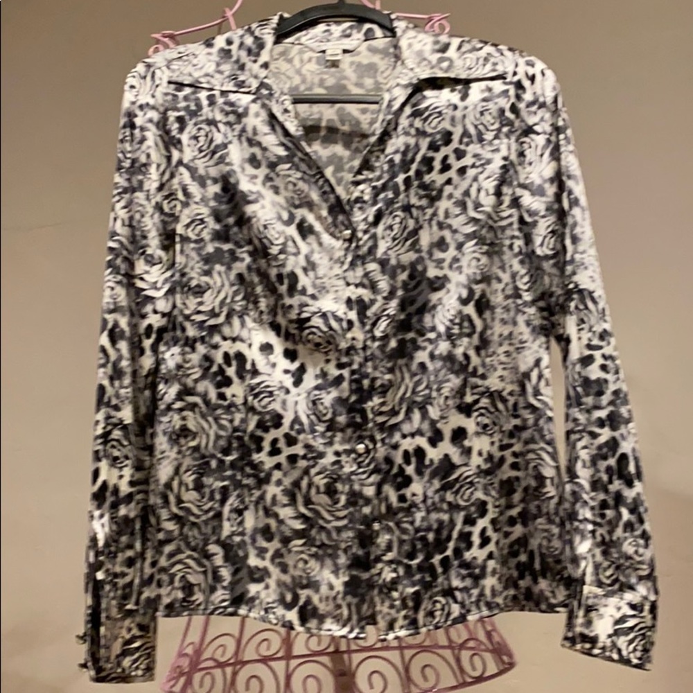 Blouse black and white roses